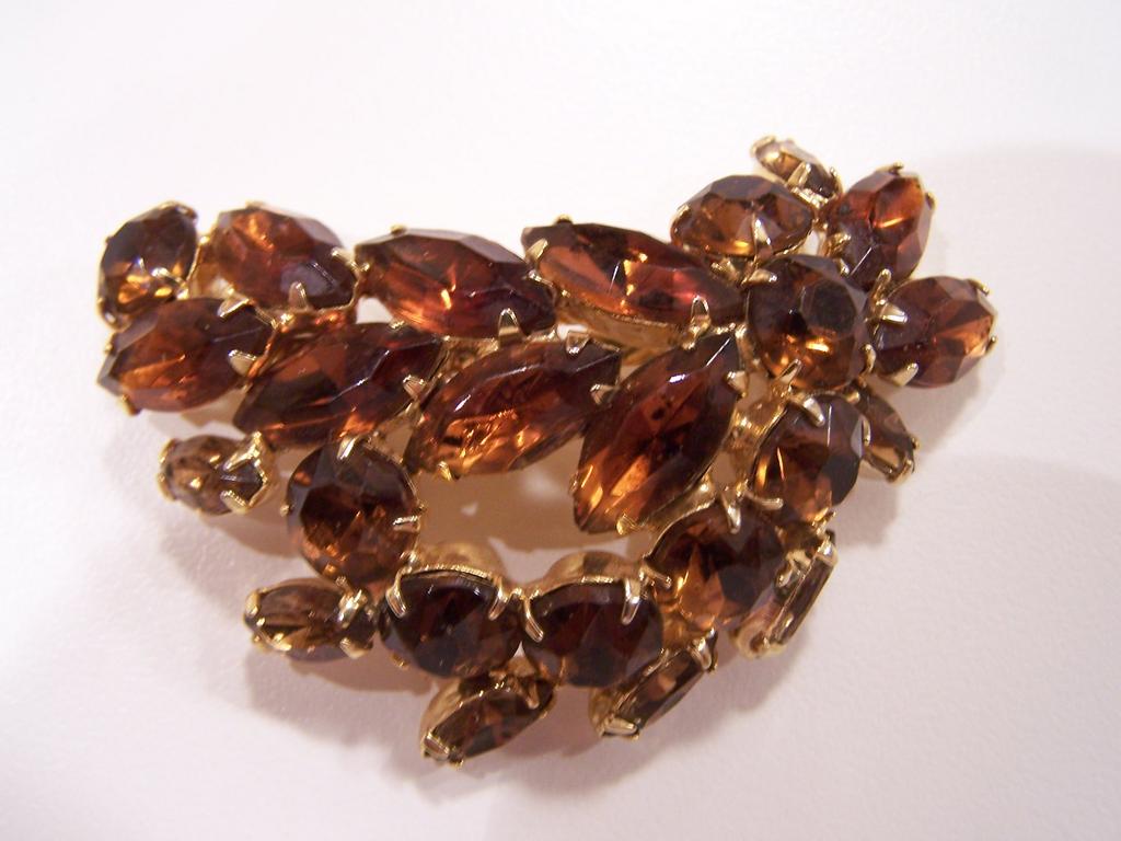Gorgeous Fall Rhinestone Set Brooch and Earrings Gorgeous Fall Rhinestone Set Brooch and Earrings