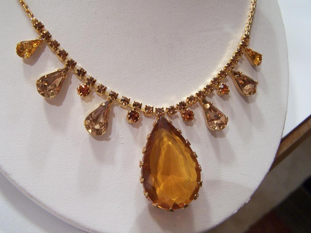 Stunning HOBE' Rhinestone Necklace Stunning HOBE' Rhinestone Necklace