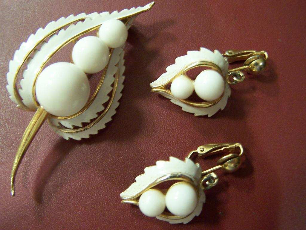 Signed Rapallo Set Brooch and Earrings Signed Rapallo Set Brooch and Earrings