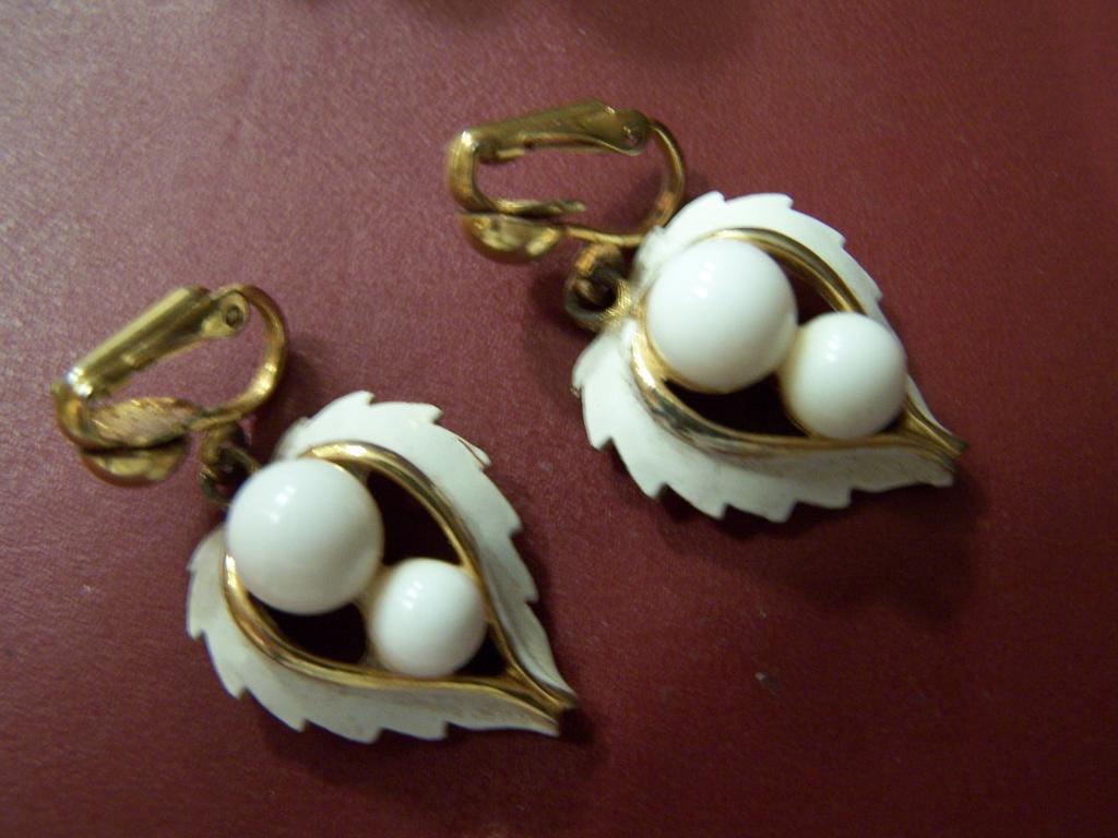 Signed Rapallo Set Brooch and Earrings Signed Rapallo Set Brooch and Earrings