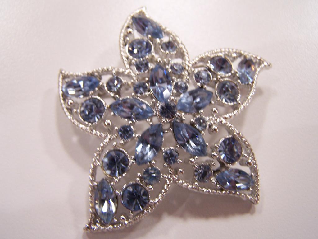 Baby Blue Rhinestone Star Brooch Baby Blue Rhinestone Star Brooch