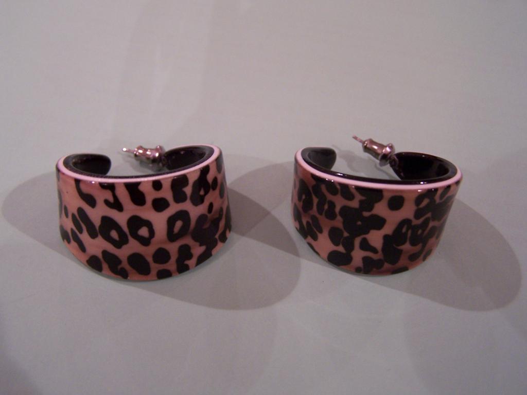 Vintage Leopard Hoop Earrings pierced Vintage Leopard Hoop Earrings pierced