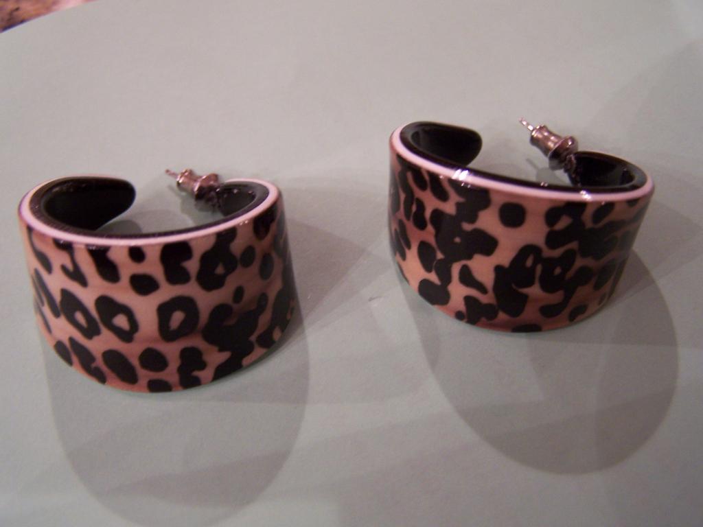Vintage Leopard Hoop Earrings pierced Vintage Leopard Hoop Earrings pierced