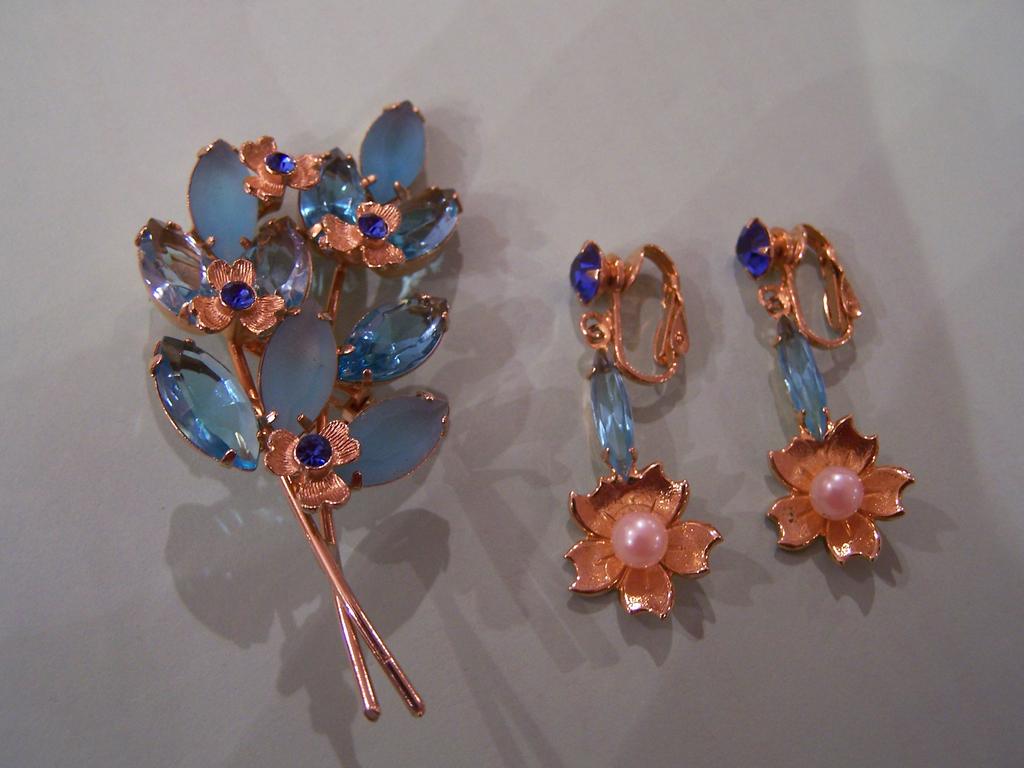 Layered Rhinestone Brooch and Earrings Set Layered Rhinestone Brooch and Earrings Set