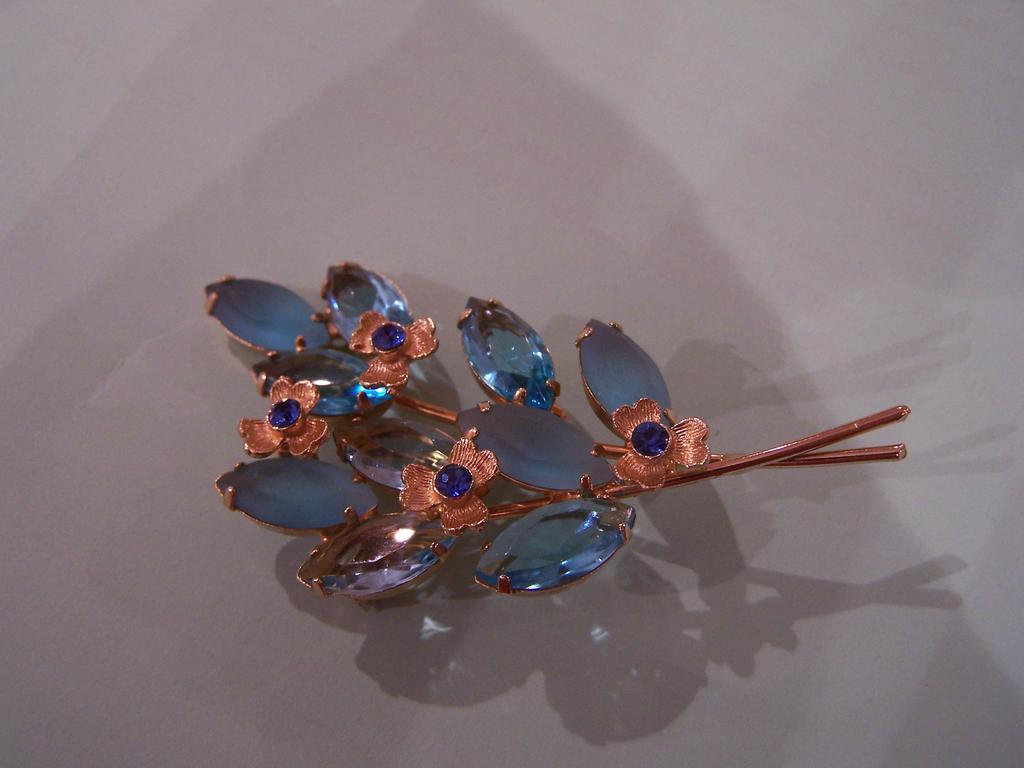 Layered Rhinestone Brooch and Earrings Set Layered Rhinestone Brooch and Earrings Set