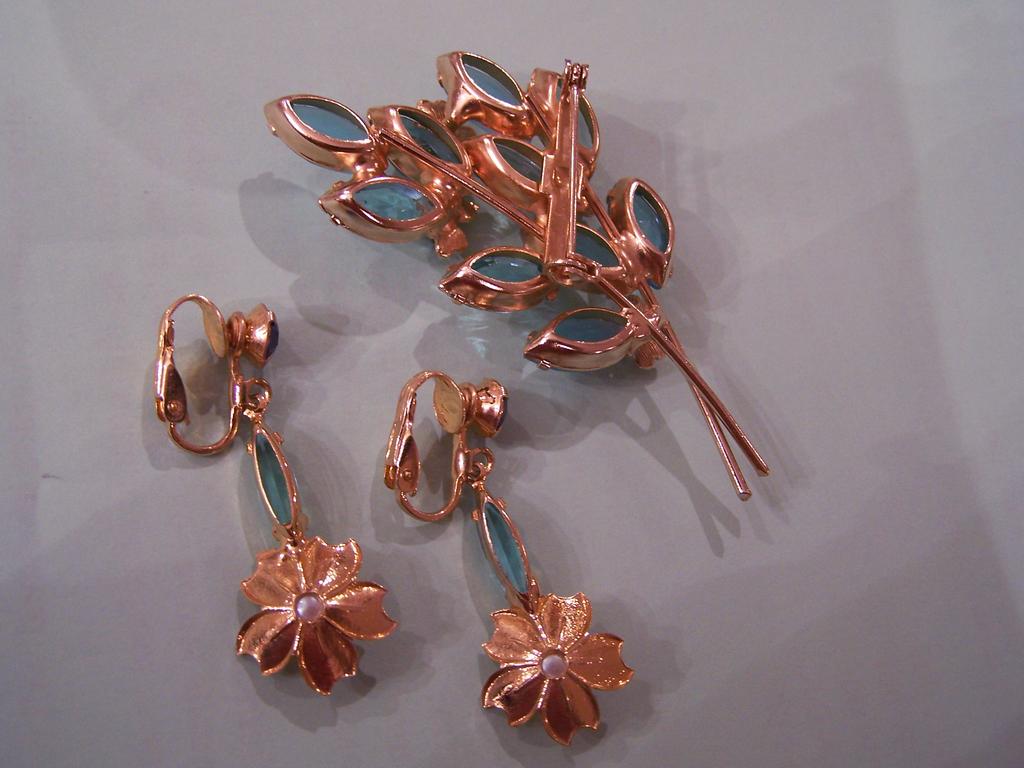 Layered Rhinestone Brooch and Earrings Set Layered Rhinestone Brooch and Earrings Set