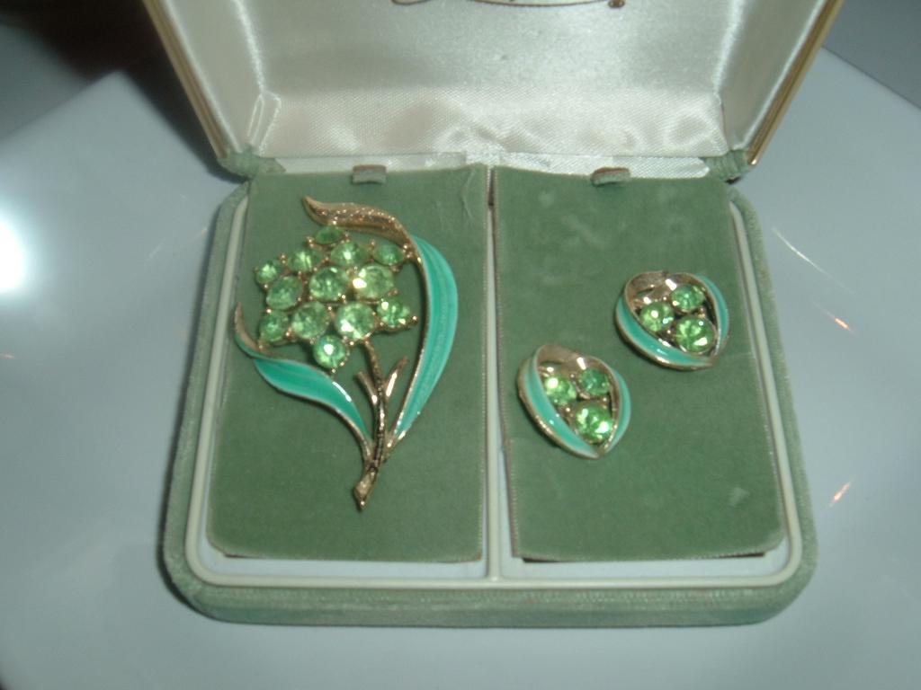 Jewels by Rapallo Rhinestone Set In Original Box Jewels by Rapallo Rhinestone Set In Original Box