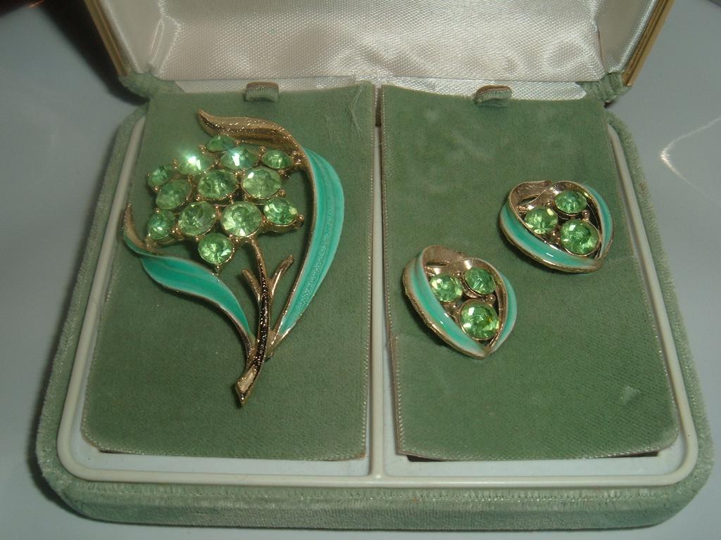 Jewels by Rapallo Rhinestone Set In Original Box Jewels by Rapallo Rhinestone Set In Original Box