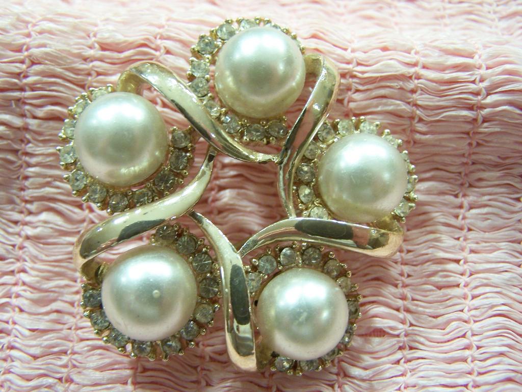 Vintage Brooch Pat. Pend. Rhinestones and Faux Pearls Vintage Brooch Pat. Pend. Rhinestones and Faux Pearls
