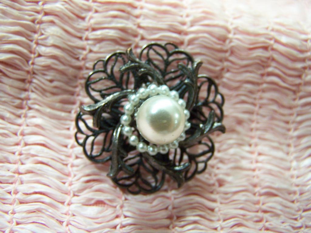 Pretty Petite Brooch With Filigree and Faux Pearls Pretty Petite Brooch With Filigree and Faux Pearls