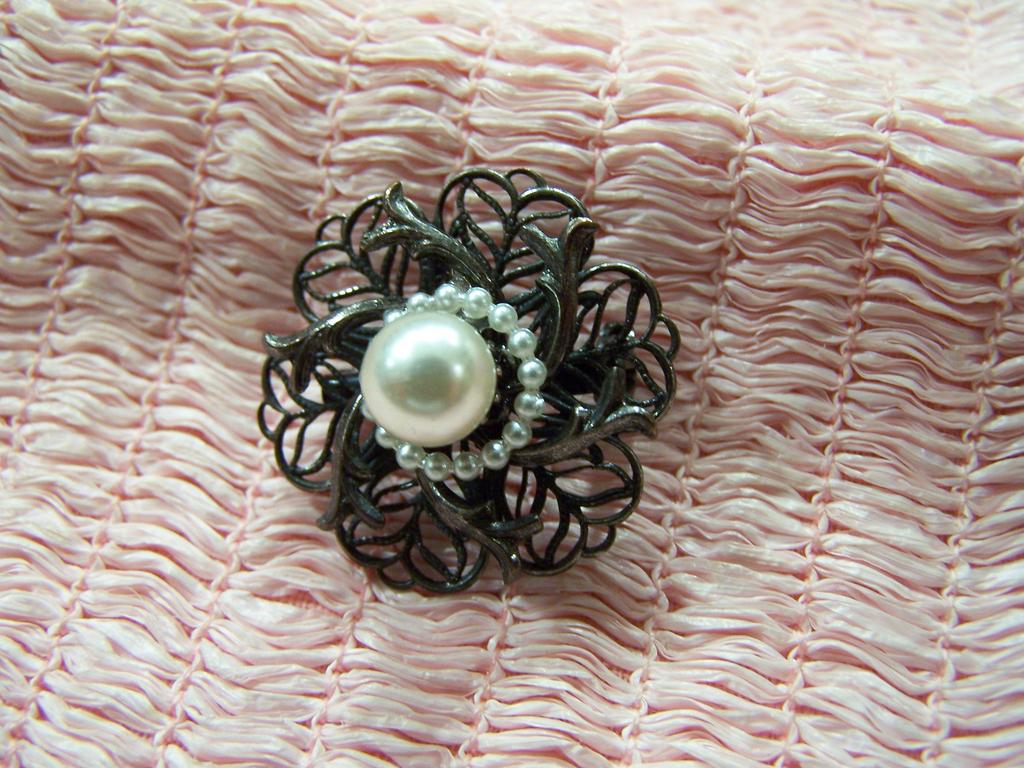 Pretty Petite Brooch With Filigree and Faux Pearls Pretty Petite Brooch With Filigree and Faux Pearls