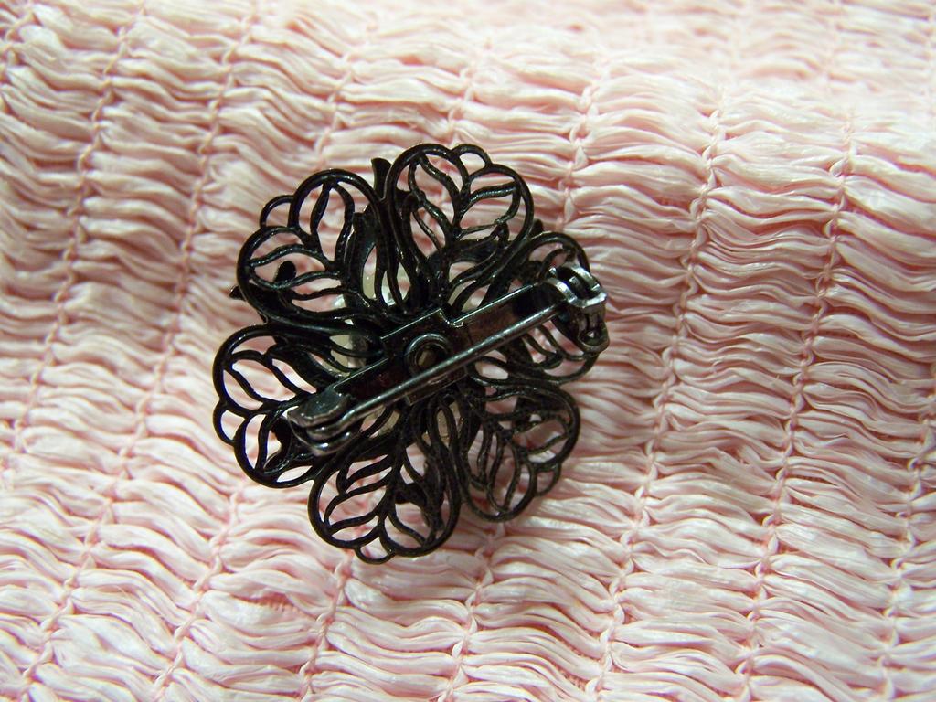 Pretty Petite Brooch With Filigree and Faux Pearls Pretty Petite Brooch With Filigree and Faux Pearls