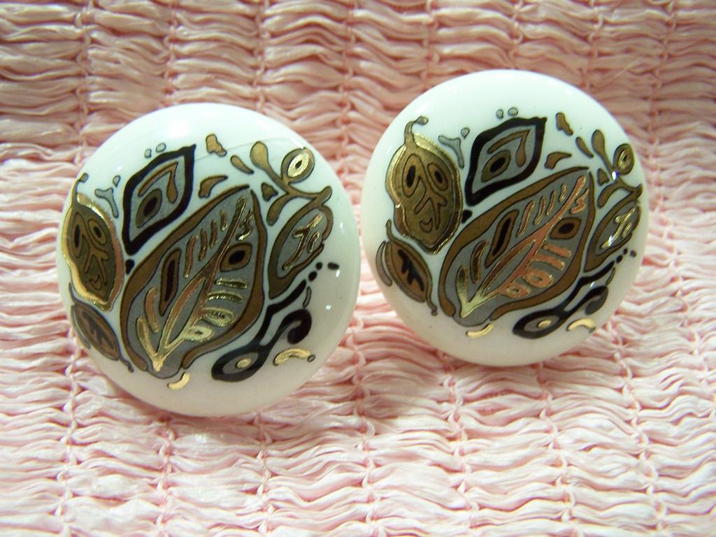 Vintage Enameled Pierced Earrings Vintage Enameled Pierced Earrings