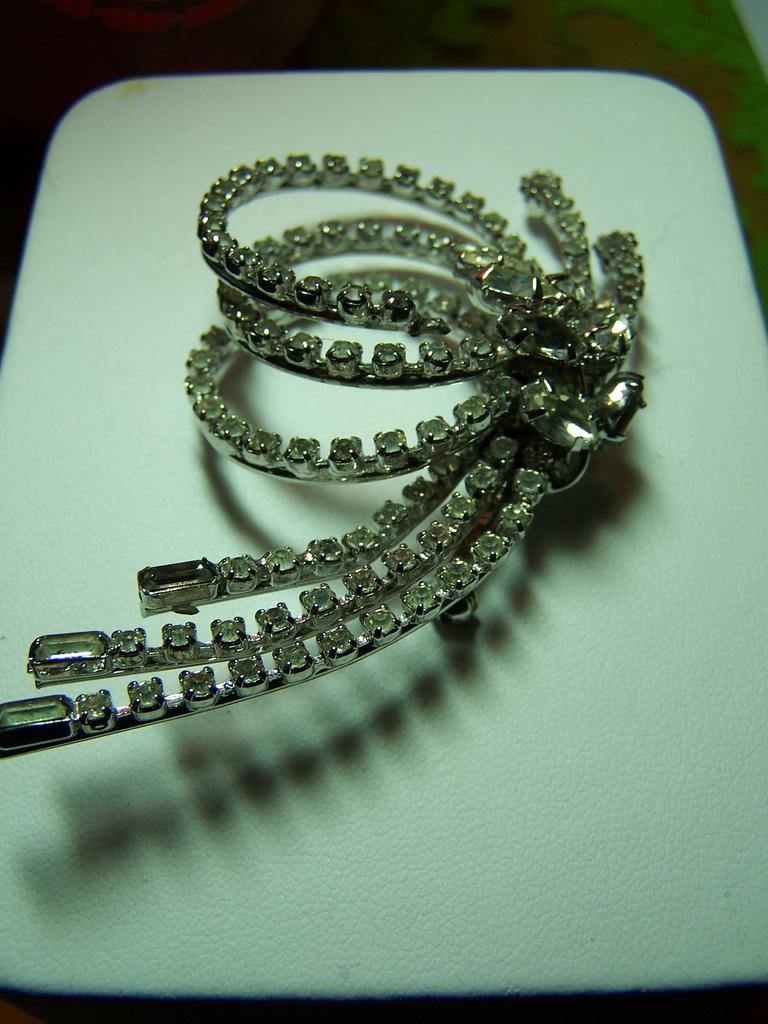 Vintage Rhinestone Spray Brooch Vintage Rhinestone Spray Brooch