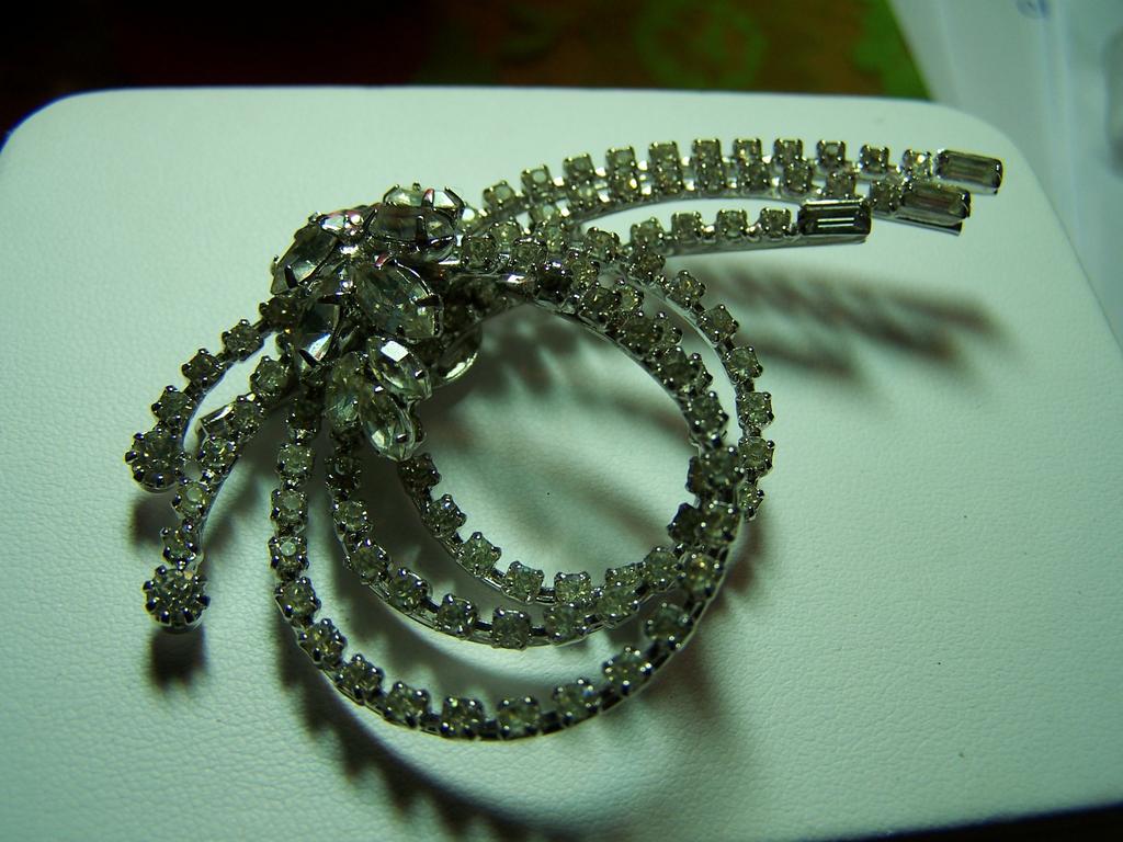 Vintage Rhinestone Spray Brooch Vintage Rhinestone Spray Brooch