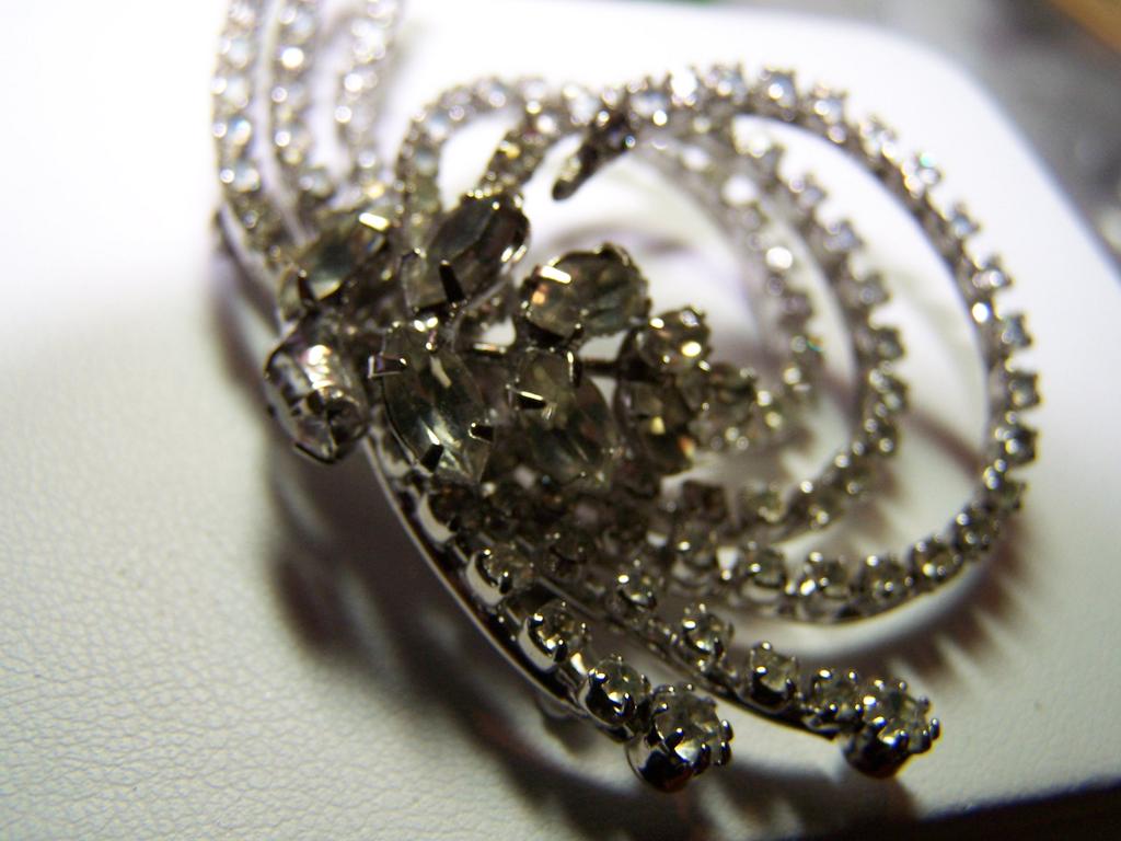 Vintage Rhinestone Spray Brooch Vintage Rhinestone Spray Brooch