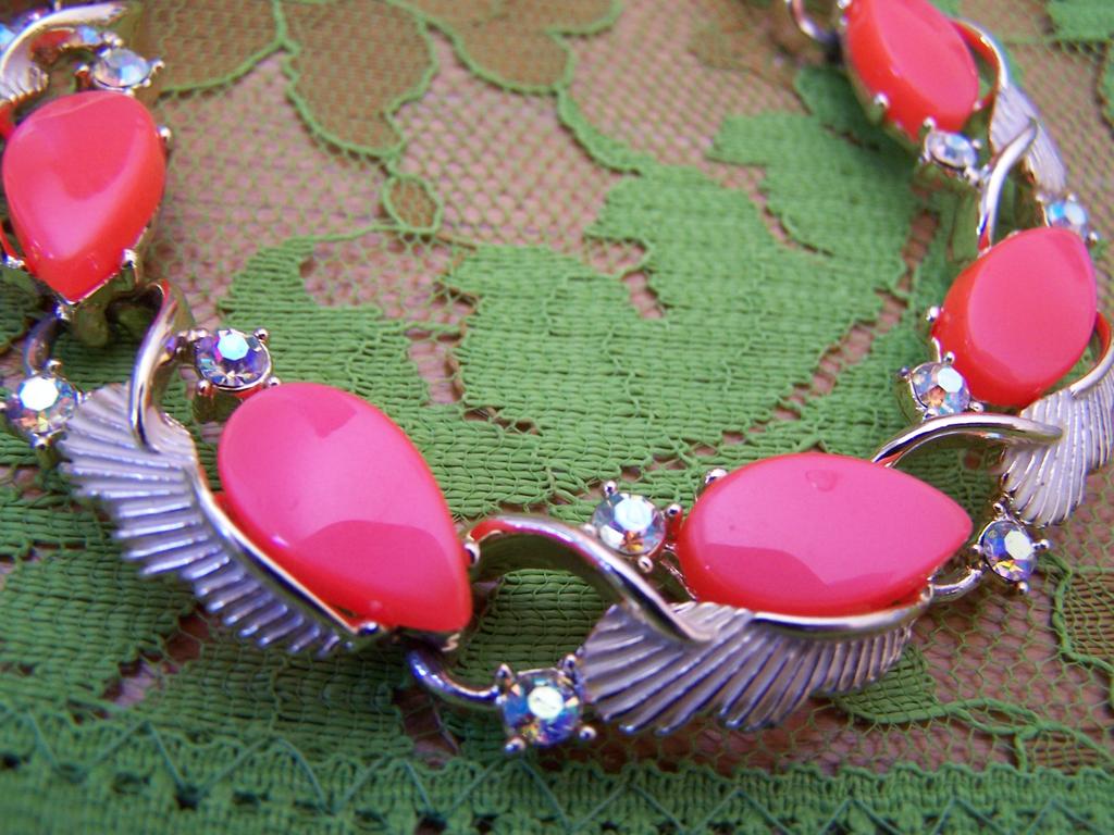 Vintage Thermo- set Necklace with Rhinestones Vintage Thermo- set Necklace with Rhinestones
