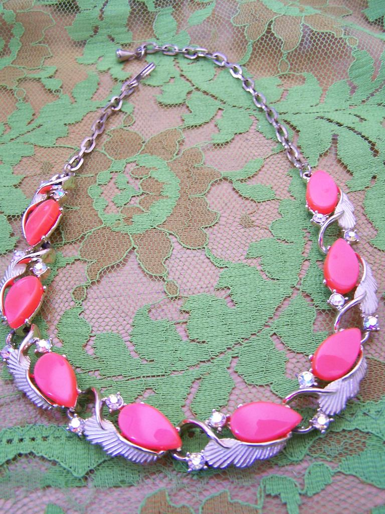 Vintage Thermo- set Necklace with Rhinestones Vintage Thermo- set Necklace with Rhinestones