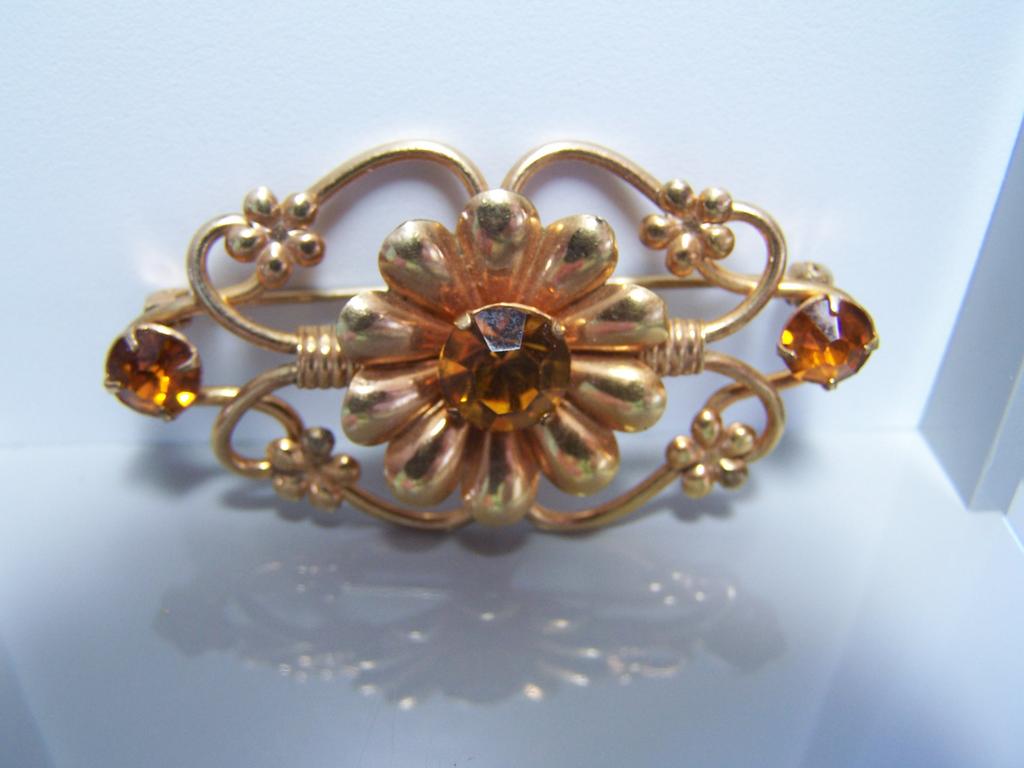 Gorgeous Signed Topaz Rhinestone Brooch 1/20 12K G.F. Gorgeous Signed Topaz Rhinestone Brooch 1/20 12K G.F.