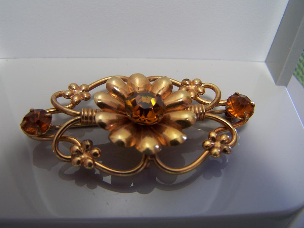 Gorgeous Signed Topaz Rhinestone Brooch 1/20 12K G.F. Gorgeous Signed Topaz Rhinestone Brooch 1/20 12K G.F.
