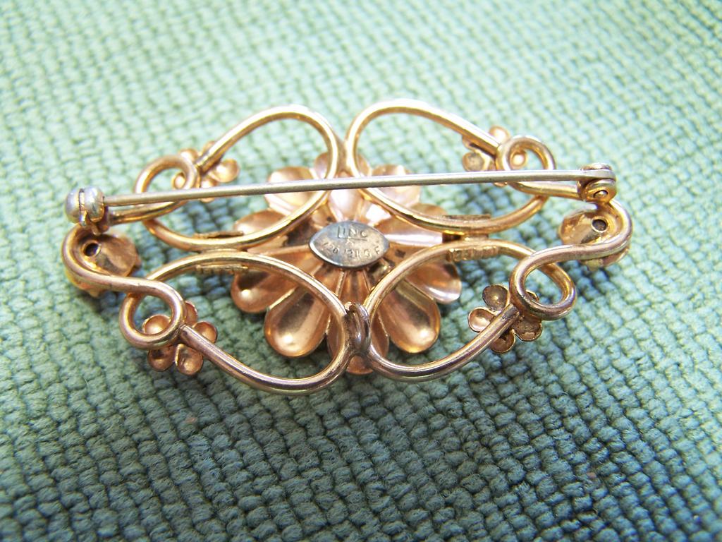 Gorgeous Signed Topaz Rhinestone Brooch 1/20 12K G.F. Gorgeous Signed Topaz Rhinestone Brooch 1/20 12K G.F.