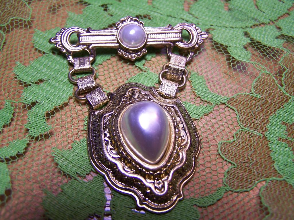 Vintage Bar Pin With Dangle Vintage Bar Pin With Dangle