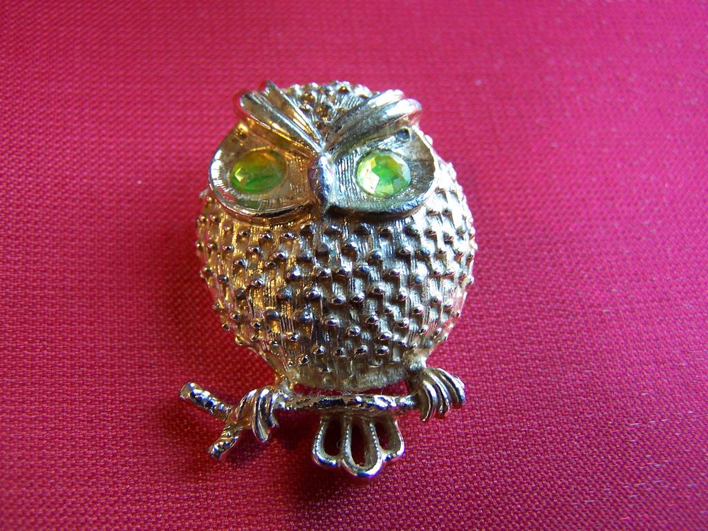 Vintage Owl Figural Animal Pin with Rhinestone Eyes Signed Vintage Owl Figural Animal Pin with Rhinestone Eyes Signed