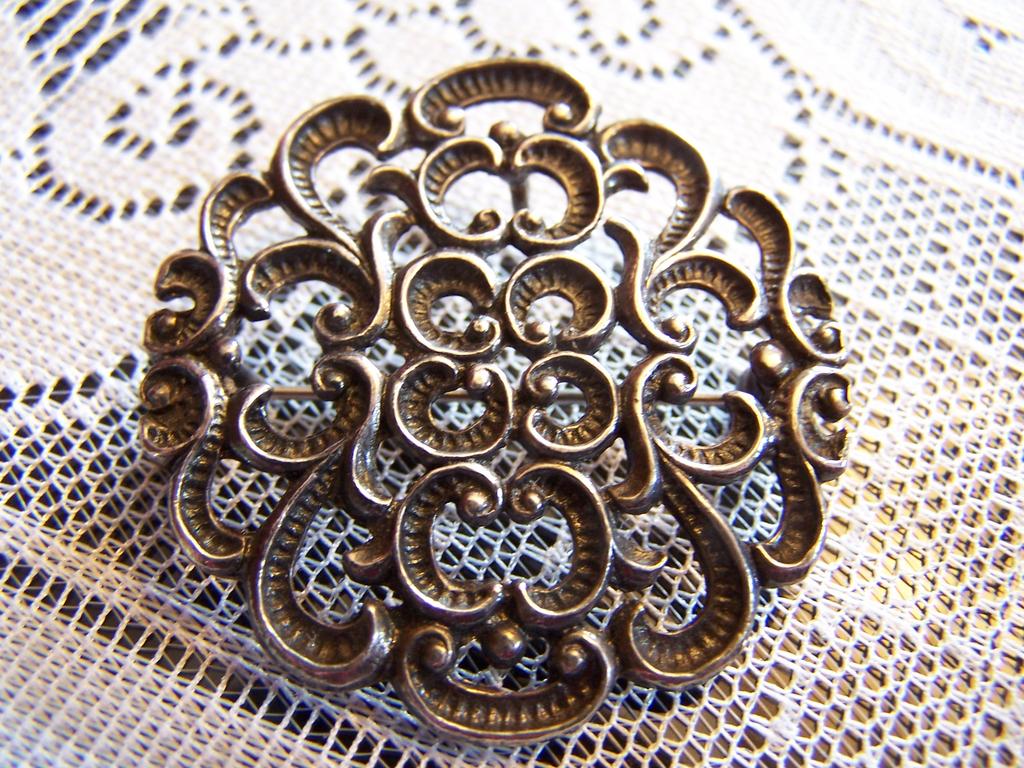 Vintage Scrolled Design Pin Brooch and Pendant Vintage Scrolled Design Pin Brooch and Pendant