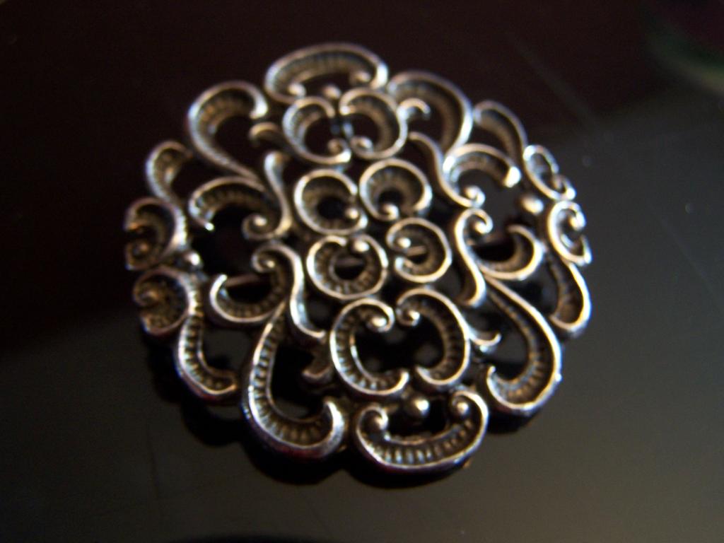 Vintage Scrolled Design Pin Brooch and Pendant Vintage Scrolled Design Pin Brooch and Pendant