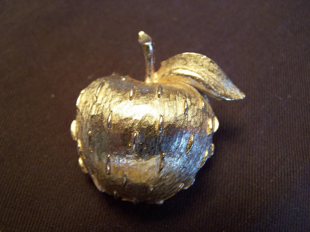 Signed Vintage Fruit Figural Apple Pin Signed Vintage Fruit Figural Apple Pin