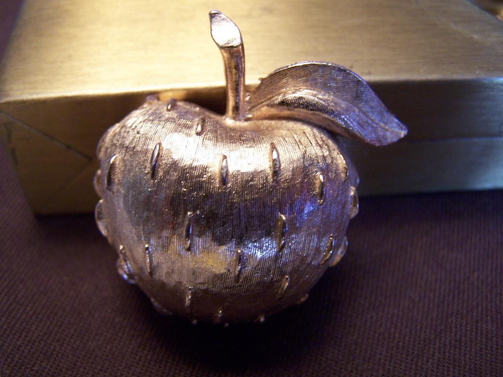 Signed Vintage Fruit Figural Apple Pin Signed Vintage Fruit Figural Apple Pin