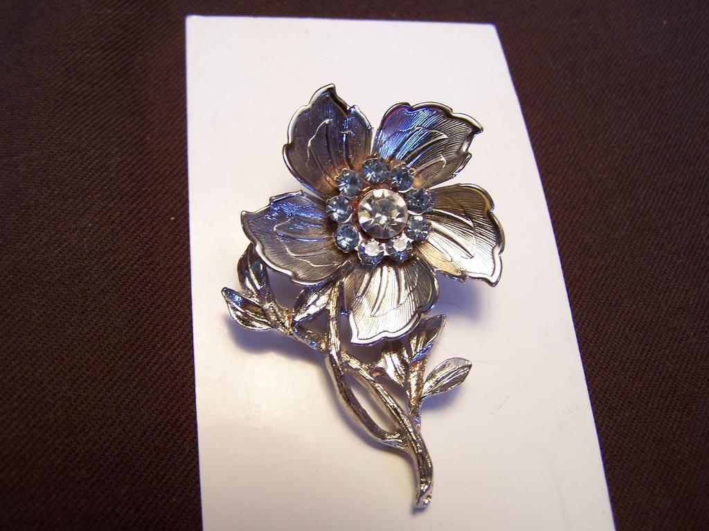 Vintage Rhinestone Flower Pin Brooch Vintage Rhinestone Flower Pin Brooch