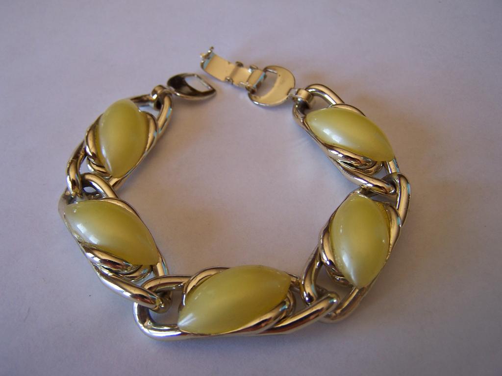 Lemon Yellow Vintage Lucite Chunky Bracelet Lemon Yellow Vintage Lucite Chunky Bracelet