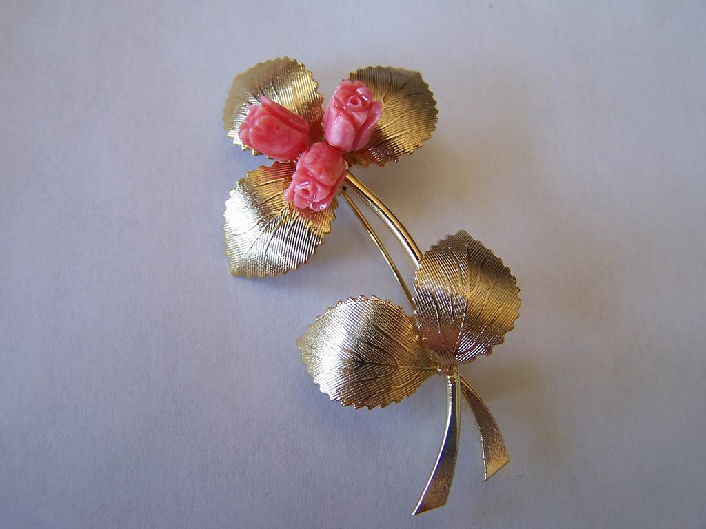 Vintage Flower Brooch with Coral Color Roses Vintage Flower Brooch with Coral Color Roses