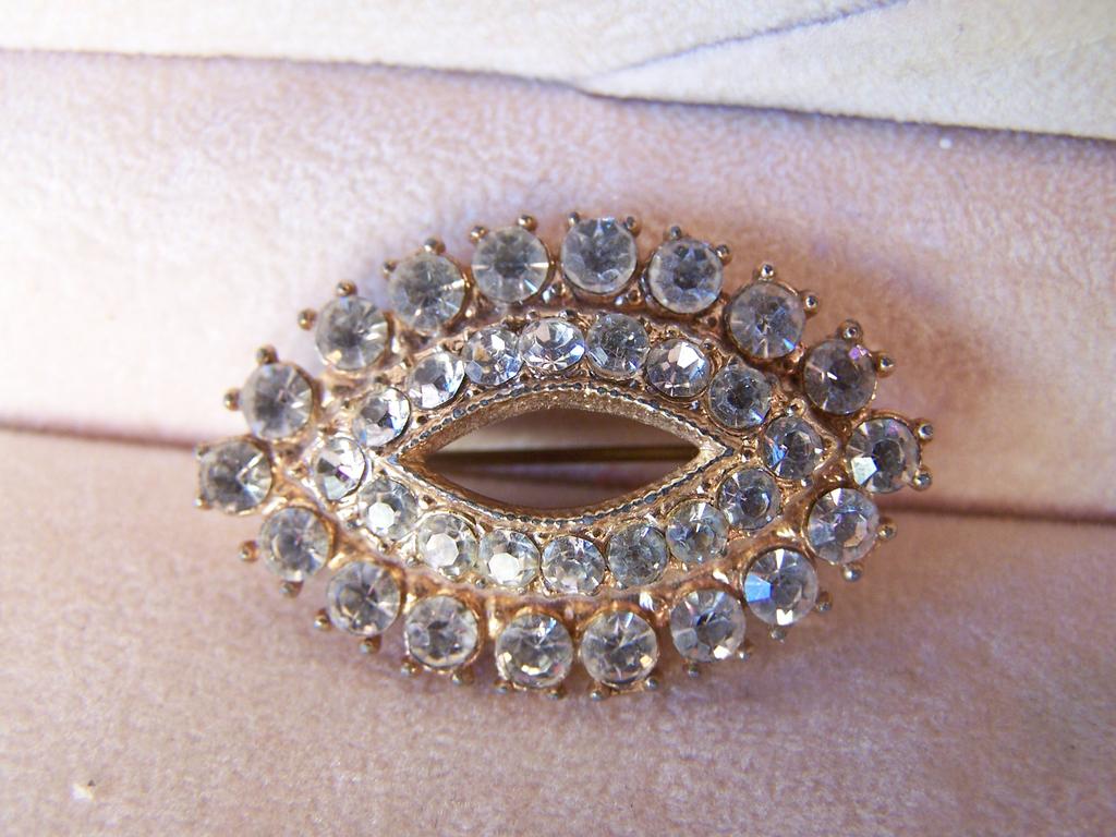 Sparkling Brooch with Double Row Of Clear Rhinestones Sparkling Brooch with Double Row Of Clear Rhinestones