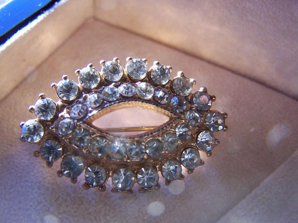 Sparkling Brooch with Double Row Of Clear Rhinestones Sparkling Brooch with Double Row Of Clear Rhinestones