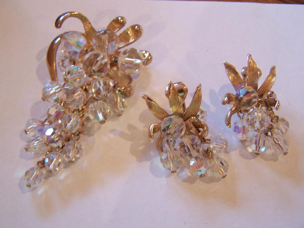Vintage AB Glass Crystal Beaded Dangle Brooch Pendant and Earrings Vintage AB Glass Crystal Beaded Dangle Brooch Pendant and Earrings