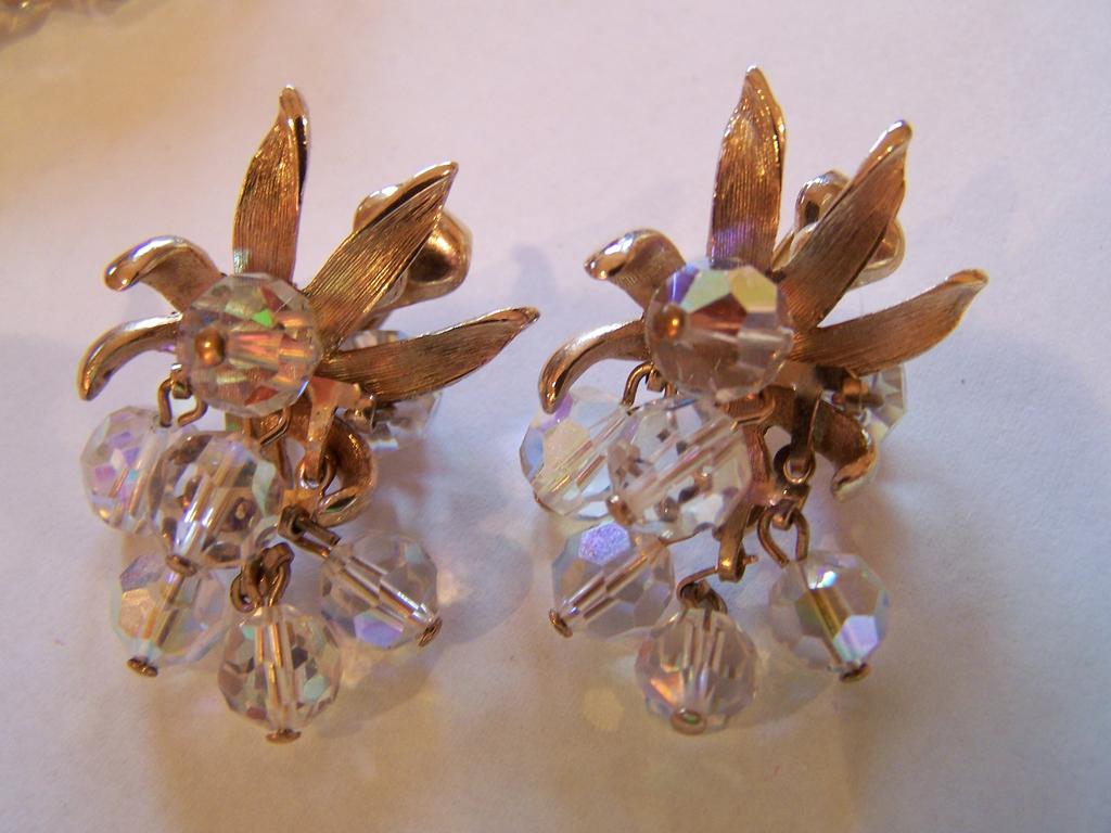 Vintage AB Glass Crystal Beaded Dangle Brooch Pendant and Earrings Vintage AB Glass Crystal Beaded Dangle Brooch Pendant and Earrings