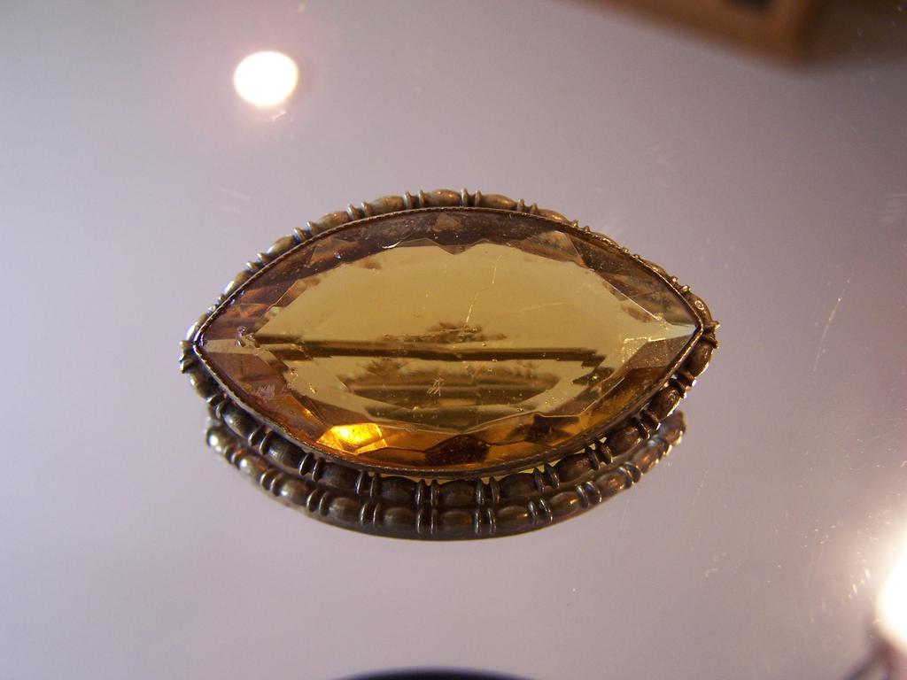 Vintage Amber Glass Brooch Vintage Amber Glass Brooch