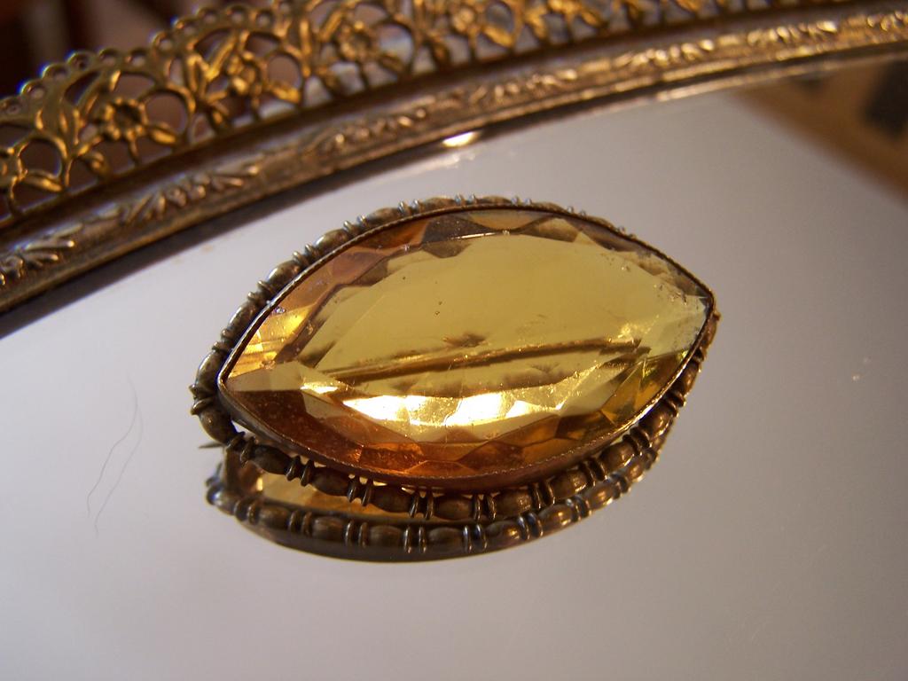Vintage Amber Glass Brooch Vintage Amber Glass Brooch