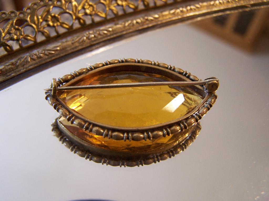 Vintage Amber Glass Brooch Vintage Amber Glass Brooch
