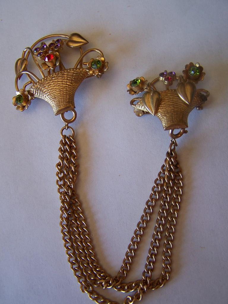 Vintage Chatelaine Set Of 2 Flower Basket Pins With Rhinestones Vintage Chatelaine Set Of 2 Flower Basket Pins With Rhinestones