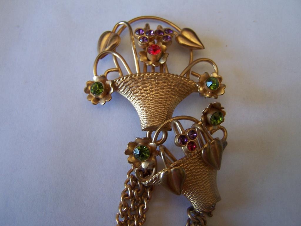 Vintage Chatelaine Set Of 2 Flower Basket Pins With Rhinestones Vintage Chatelaine Set Of 2 Flower Basket Pins With Rhinestones