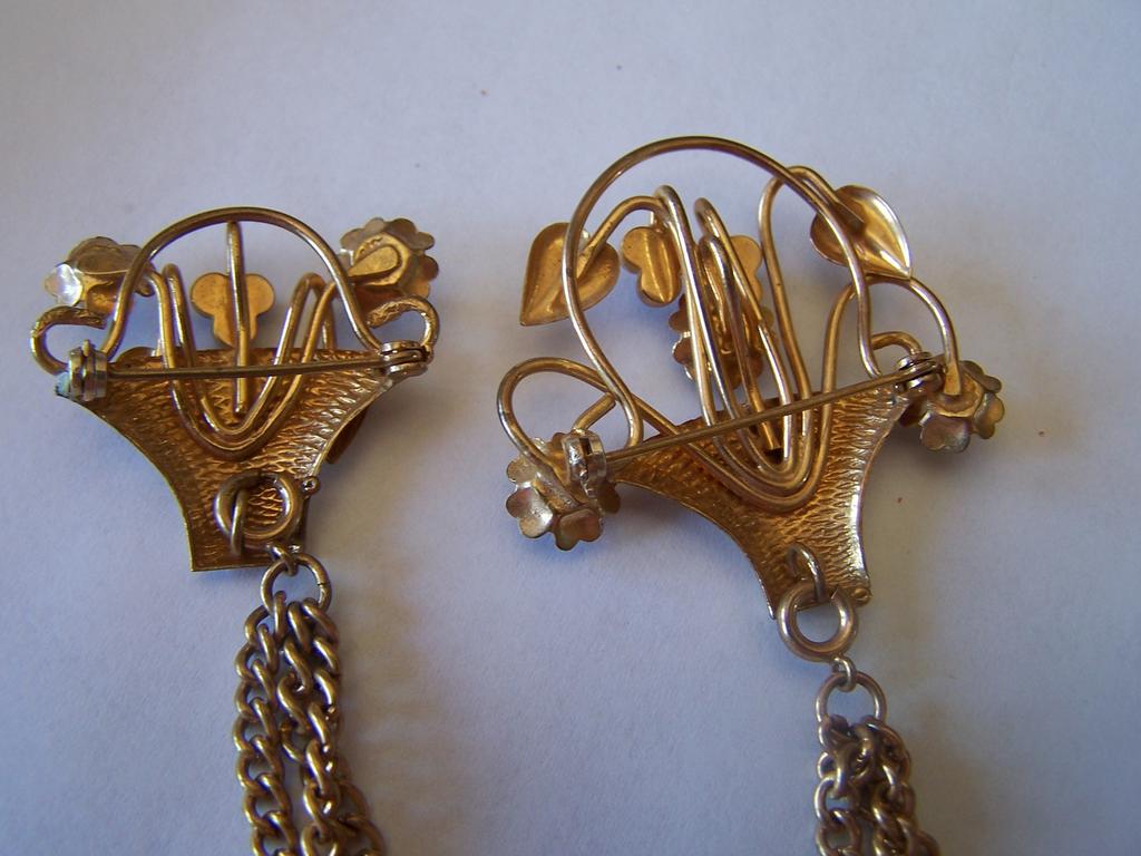 Vintage Chatelaine Set Of 2 Flower Basket Pins With Rhinestones Vintage Chatelaine Set Of 2 Flower Basket Pins With Rhinestones