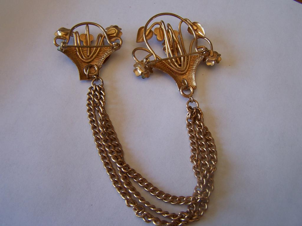 Vintage Chatelaine Set Of 2 Flower Basket Pins With Rhinestones Vintage Chatelaine Set Of 2 Flower Basket Pins With Rhinestones