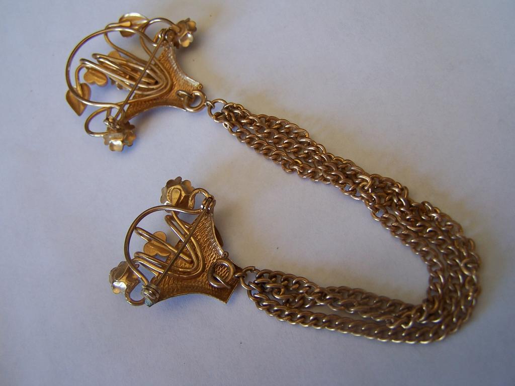 Vintage Chatelaine Set Of 2 Flower Basket Pins With Rhinestones Vintage Chatelaine Set Of 2 Flower Basket Pins With Rhinestones