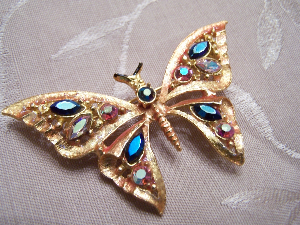 Vintage Multi Colored Rhinestone Butterfly Figural Pin Brooch Vintage Multi Colored Rhinestone Butterfly Figural Pin Brooch
