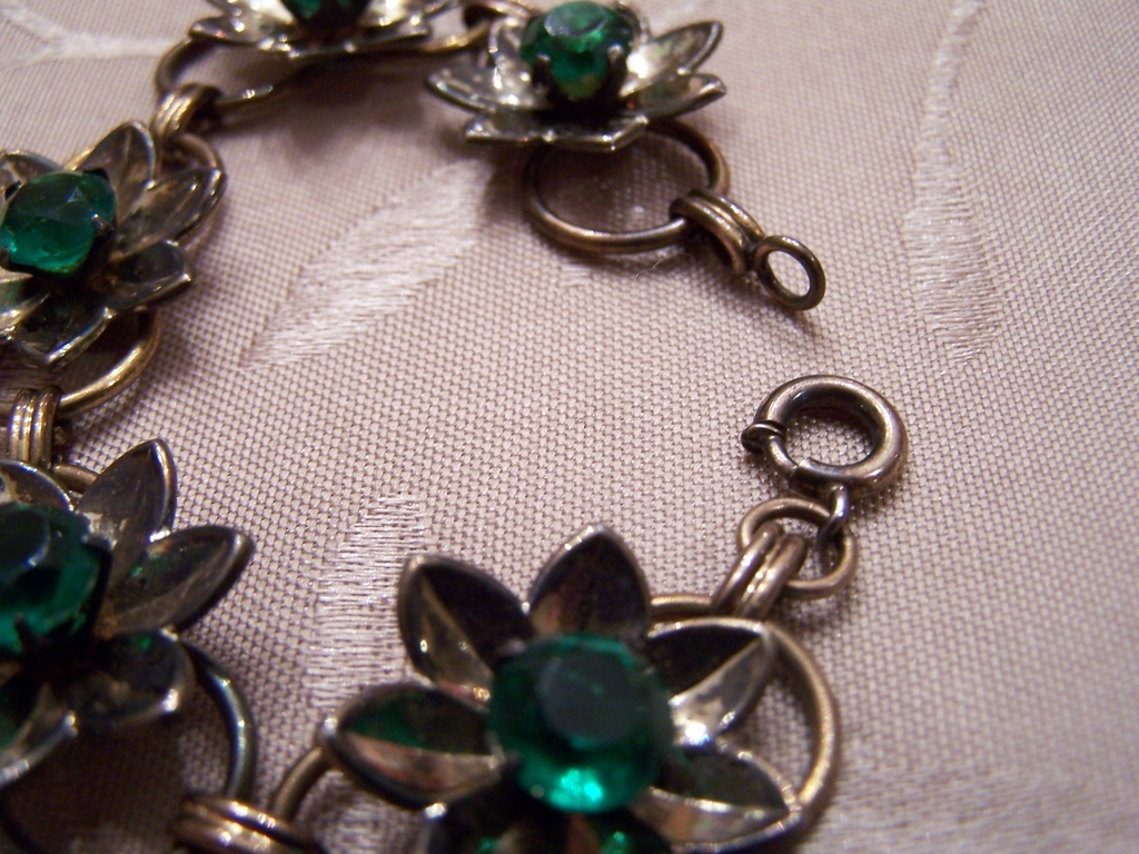 Vintage Green Rhinestone Bracelet With Flower Design Vintage Green Rhinestone Bracelet With Flower Design