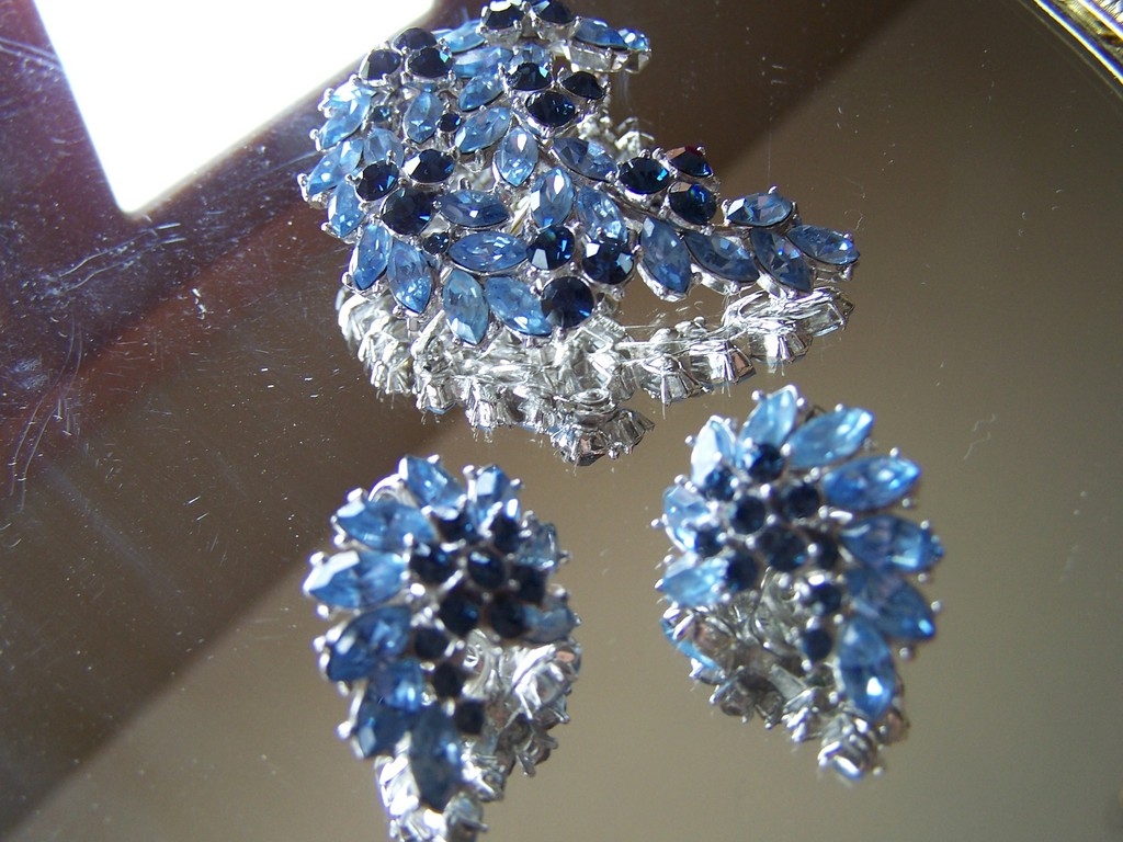Signed Trifari Crown Set of Blue Rhinestone Earrings and Brooch Signed Trifari Crown Set of Blue Rhinestone Earrings and Brooch