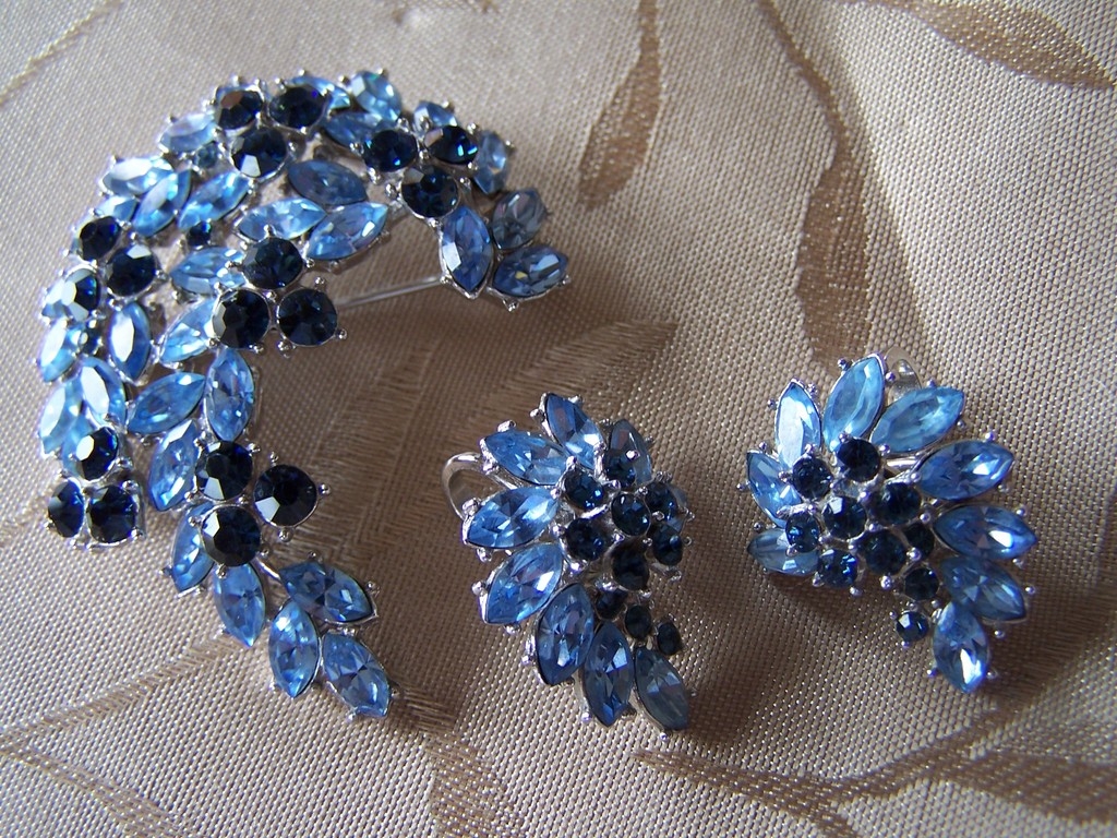 Signed Trifari Crown Set of Blue Rhinestone Earrings and Brooch Signed Trifari Crown Set of Blue Rhinestone Earrings and Brooch